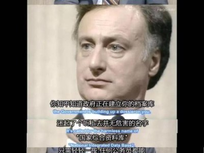 《Yes Minister》：经典政治喜剧中的理想与现实的幽默碰撞与深刻反思